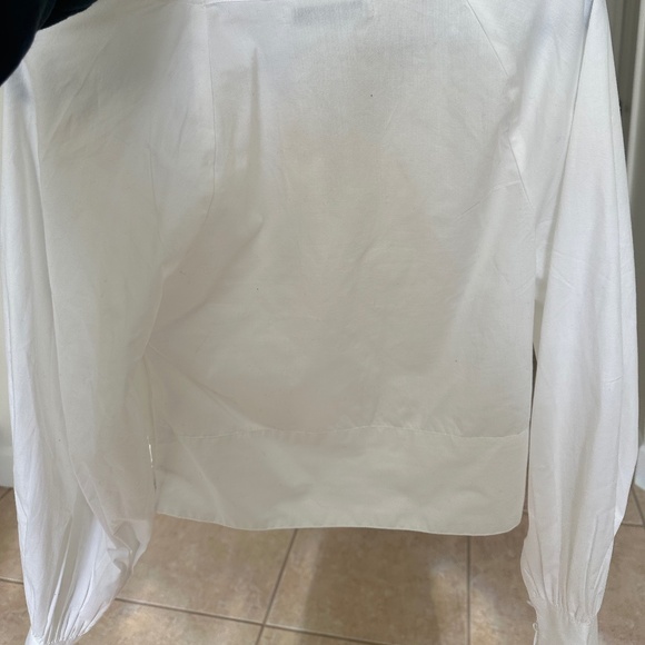 Abercrombie Twist Front Cropped Blouse - Picture 2 of 3